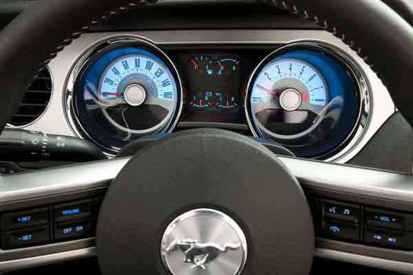 3011-mustang-2011-interior.jpg