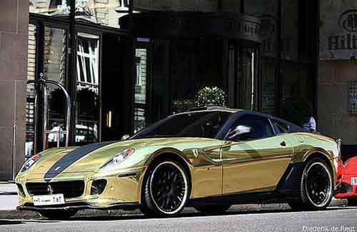 gold_ferrari1.jpg