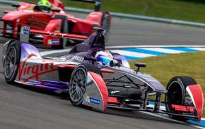 Virgin Racing en prácticas en Donington Park