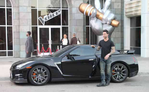 Adam Levine y el poderoso GT-R
