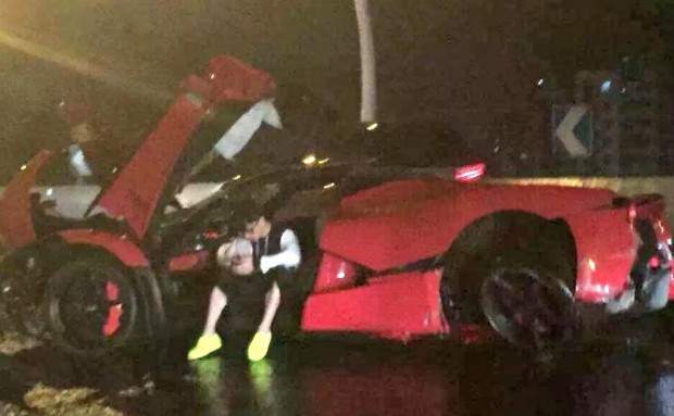 Estudiante China destroza Ferrari LaFerrari