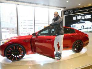 Kia K900 subasta Fundación LeBron James Family