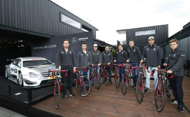 Pilotos Mercedes-AMG DTM entrenamiento bicicletas Rotwild-M