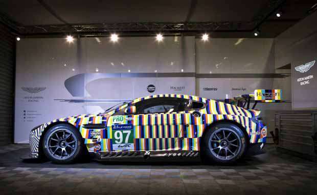 Un Aston Martin muy colorido