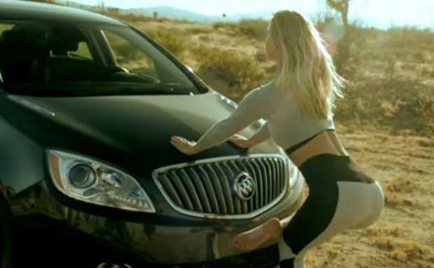 Buick y Bar Refaeli
