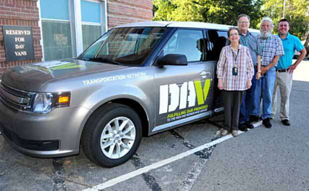 Ford dona vehículos a la DAV