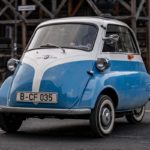 En un Isetta escaparon 2 personas, de ahí el título de la película