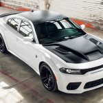 El Charger SRT Hellcat Redeye viene de serie con la carrocería Widebody, que añade 3.5 pulgadas al ancho total (9 cm).