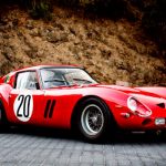 Ferrari 250 GTO 1962.
Uno de los diseños más bellos, un motor V12 de alrededor de 300 hp y un envidiable palmarés han convertido al legendario Ferrari 250 GTO en el vehículo más deseado en la historia.