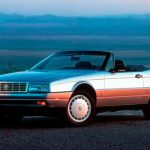 Cadillac Allante 1987.
El competidor de Cadillac para el Mercedes SL, el Allante, combinó un motor V8 Northstar con tracción delantera. Se produjeron unas 21,000 unidades hasta 1993.