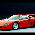 Ferrari F40 1987.
Otro ícono de Ferrari diseñado por Pininfarina. No había un motor V12 detrás de los asientos, pero el V8 2.9 l Biturbo del F40 tenía especificaciones de competencia.