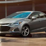 Chevrolet Cruze. Chevrolet reemplazó al Cavalier con el Cobalt, que tras una generación dio paso al Cruze, que se retiró en 2019. Se mantiene en China, pero será sustituido por el Monza. La planta de Lordstown donde se armaba fue vendida a Lordstown Motors.