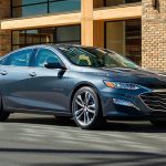 Bonus: Chevrolet Malibu. Aunque el Malibu parecía ser de los pocos sedanes americanos que sobrevivirían, e incluso se manejó que podría recibir una nueva generación en 2022, los informes indican que podría desaparecer en 2023… o antes.