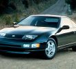 En 1989 el 300Zx Z32 recibió trazos limpios y esculpidos, con un diseño que a la postre resultó atemporal. El motor seguía siendo un V6 de 3.0 l, pero ahora producía 222 hp con aspiración natural. El campeón fue el modelo Twin-Turbo, de 300 hp y con dirección a las cuatro ruedas (HICAS). Fue capaz de superar a un Corvette o un Ferrari 348 de la época, aunque su mayor precio selló su destino. Fue el primero en ofrecerse como convertible.