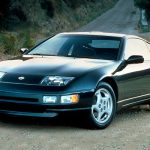 En 1989 el 300Zx Z32 recibió trazos limpios y esculpidos, con un diseño que a la postre resultó atemporal. El motor seguía siendo un V6 de 3.0 l, pero ahora producía 222 hp con aspiración natural. El campeón fue el modelo Twin-Turbo, de 300 hp y con dirección a las cuatro ruedas (HICAS). Fue capaz de superar a un Corvette o un Ferrari 348 de la época, aunque su mayor precio selló su destino. Fue el primero en ofrecerse como convertible.