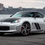 El año pasado, el 370Z intentó insuflar algo de oxígeno a su gama con la edición especial de 50 Aniversario. Aunque más de 300 hp, una transmisión manual y propulsión trasera se mantienen como una oferta válida, el Z ya acusa su edad.