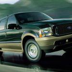 Ford Excursion/Super Duty 1999
Tanto la pick-up Super Duty como la SUV Excursion de Ford fueron obra de Muray Callum. El par de nobles gigantes se distinguieron por sus mastodónticas dimensiones, mientras la Excursion fue una de las dos SUVs con motor V10 (la otra fue la VW Touareg), el epítome de una época que no volverá.