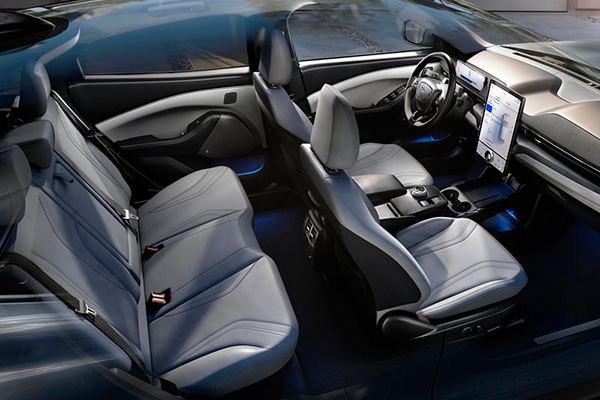 ford-mustang-mach-e-nacoy-2021.jpg