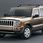 Jeep Commander 2006 2010
Quizá de los pocos modelos de Jeep que no es recordado con tanto cariño. El diseño cuadrado, al estilo de Hummer, fue bien recibido, pero la tercera fila de asientos no era apta para pasajeros con piernas. Sin embargo, una segunda oportunidad podría reivindicar el nombre, como ocurrió con la Chrysler Pacifica.