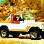 Jeep Scrambler 1981-1986
Probablemente este sea el nombre con que muchos recuerdan a las pick-ups de Jeep. Se basaba en la plataforma de distancia larga entre ejes CJ-8. Jeep ya presentó un concepto y hay algunos concesionarios que ofrecen paquetes estéticos inspirados en la Scrambler, pero de nuevo, nos gustaría ver una cabina sencilla.