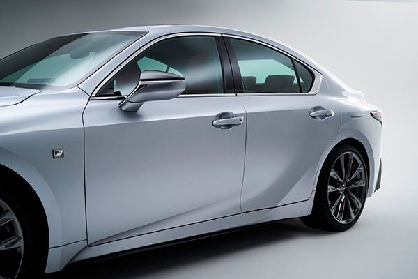 lexus-is-300-2021.jpg