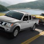 Nissan D40 Frontier 2005-2020. La siguiente generación de la Frontier llegó en 2004 como modelo 2005. Fue la primera pick-up en recibir la protección para cama en spray y creció al segmento mediano. En Estados Unidos se mantuvo en producción hasta 2020.