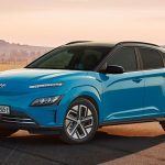 Hyundai Kona Electric
Basada en la Kona regular. Es de las más pequeñas, pero con mejor autonomía. Con el incentivo es la más accesible.
Potencia: 201 hp
Par motor: 291 lb-pie
Autonomía: 258 millas (415 km)
MSRP desde: $37,390 dólares
Aplica para incentivos de hasta $7,500