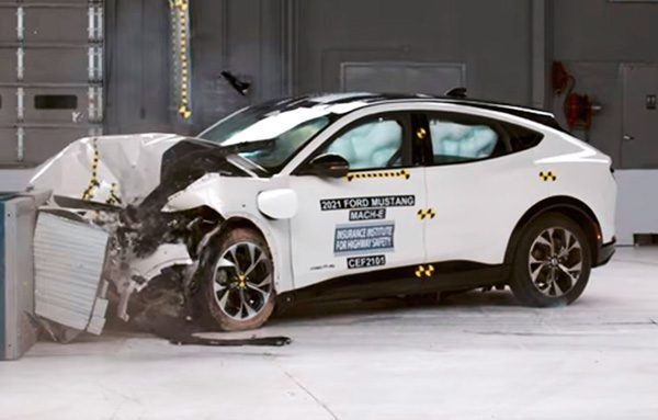 iihs-ford-mustang-mach-e-2021.jpg