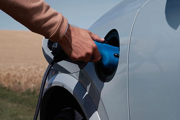 volvo-xc90-recharge-2021.jpg