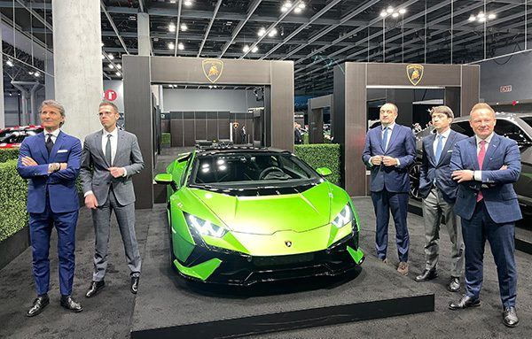 new-york-auto-show-2022-lamborghini-huracan-tecnica.jpg