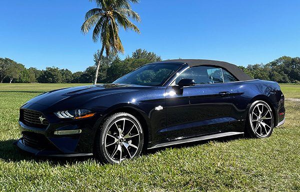 ford-mustang-ecoboost-convertible-high-performance-2022.jpg