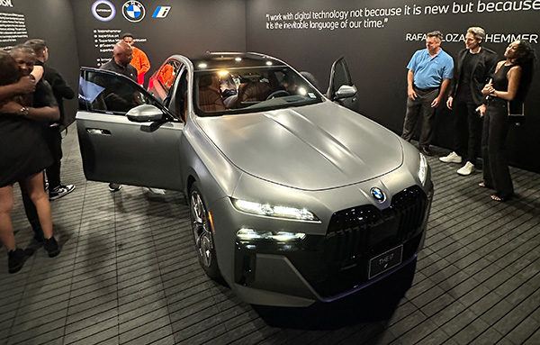 bmw-i7-art-basel-miami-rafael-lozano-hemmer.jpg