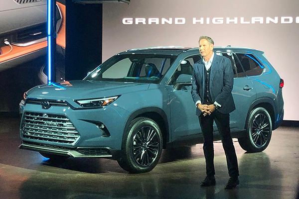 toyota-grand-highlander-chicago-2023.jpg