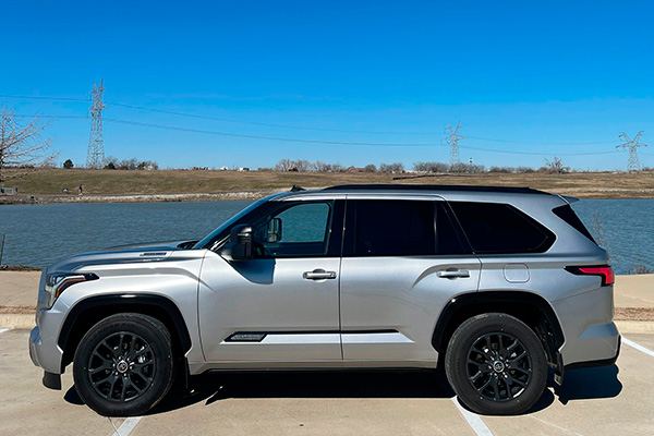 toyota-sequoia-platinum-2023.jpg