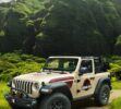 Jeep Wrangler con gráficos Jurassic Park