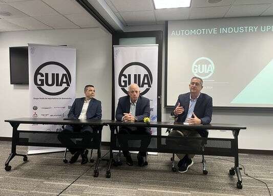 De izquierda a derecha: Ricardo García (Vicepresidente GUIA), Graham Castillo (Presidente de Estudios Técnicos), José Ordeix (Presidente GUIA)