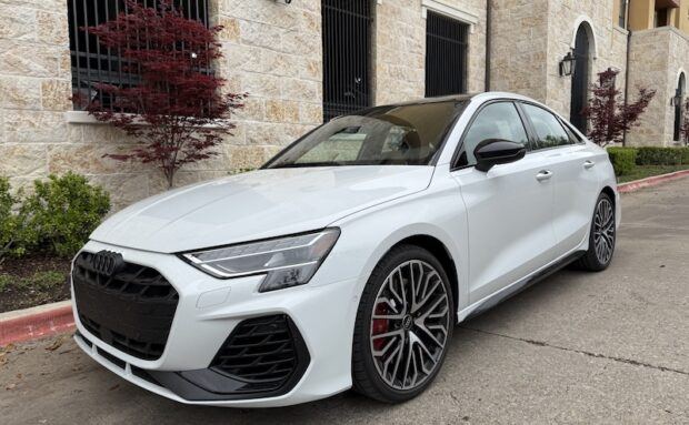 Frontal 3/4 de un Audi S3 Prestige 2025