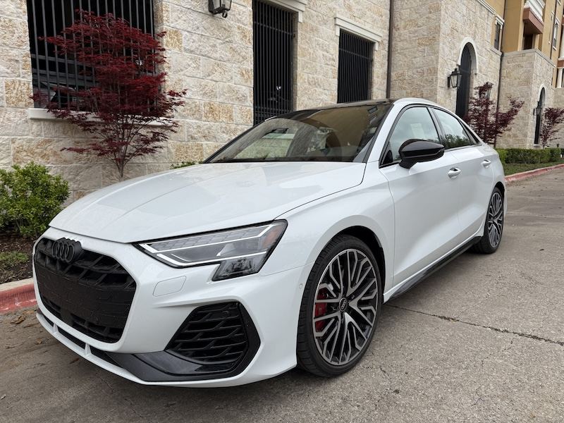 Frontal 3/4 de un Audi S3 Prestige 2025