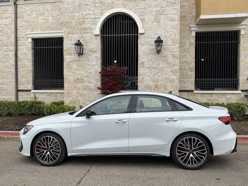 Lateral de un Audi S3 Prestige 2025