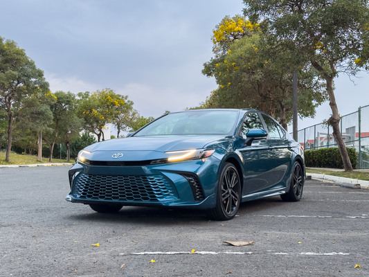 Toyota Camry 2025