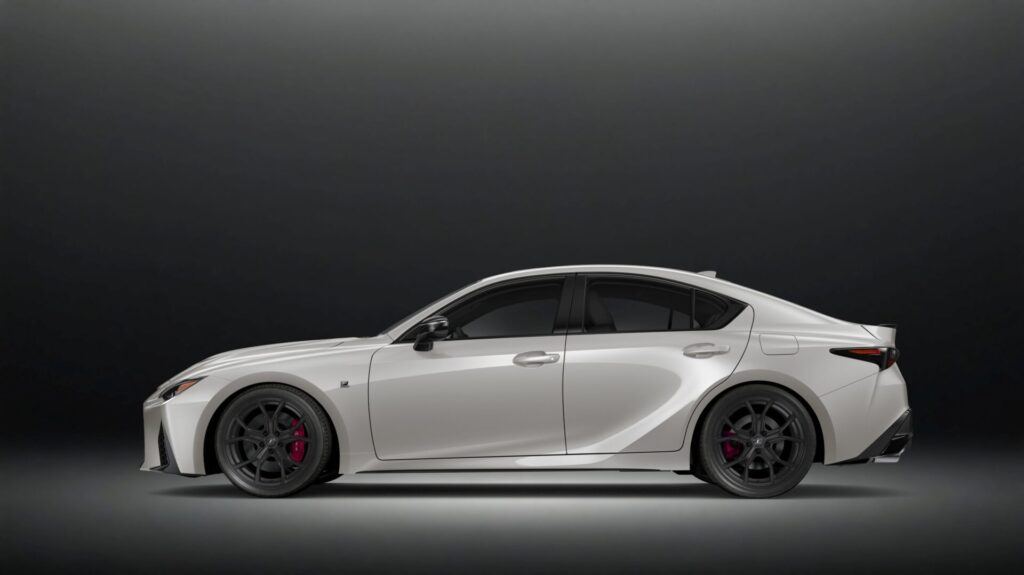 Lateral del Lexus IS 500 Ultimate Edition 2025