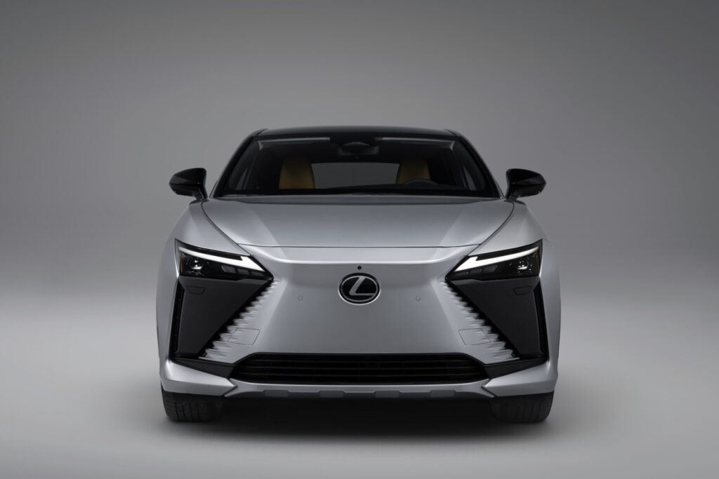 Frontal de un Lexus RZ 350e 2026