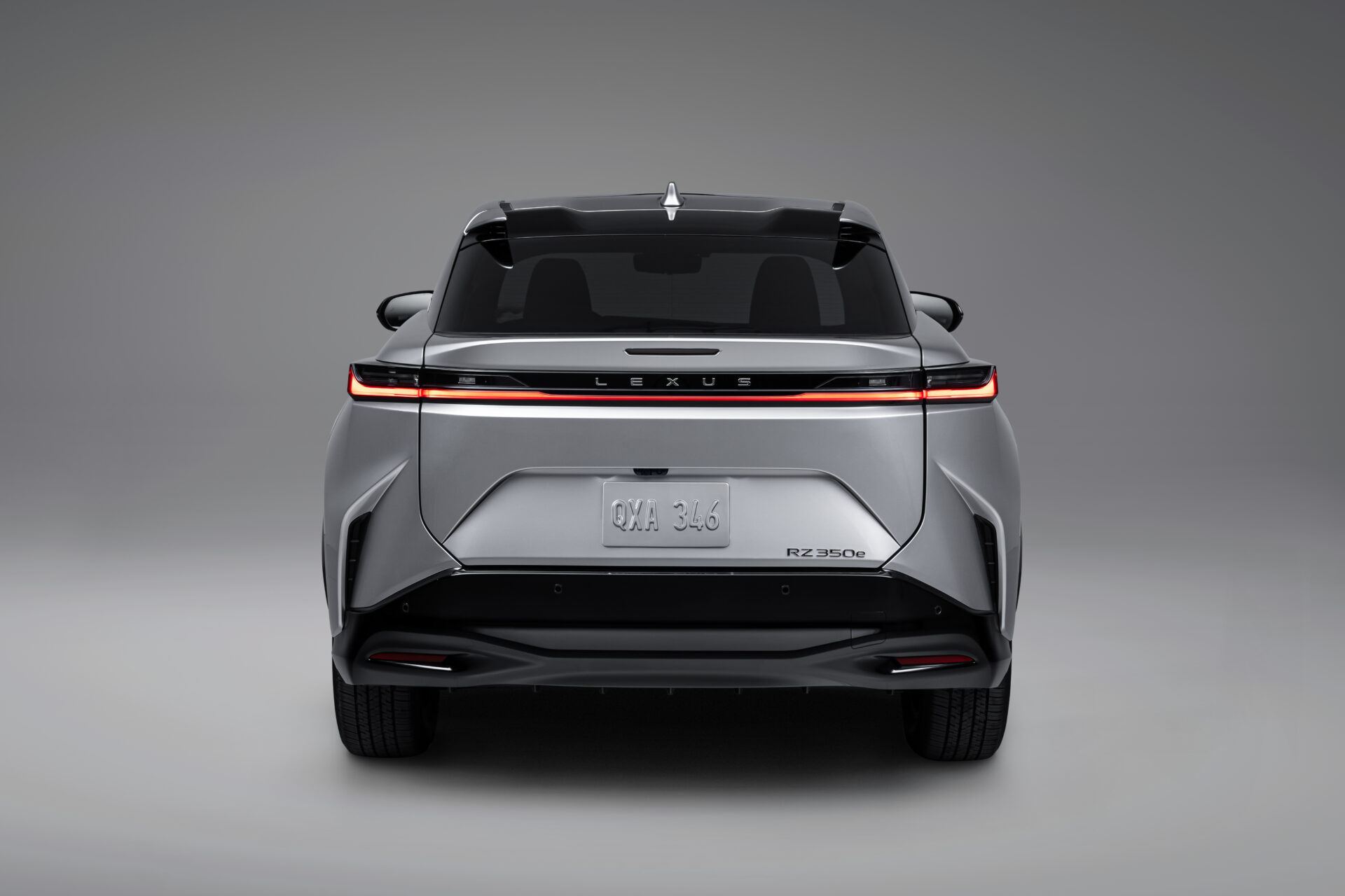 Trasera de un Lexus RZ 350e 2026