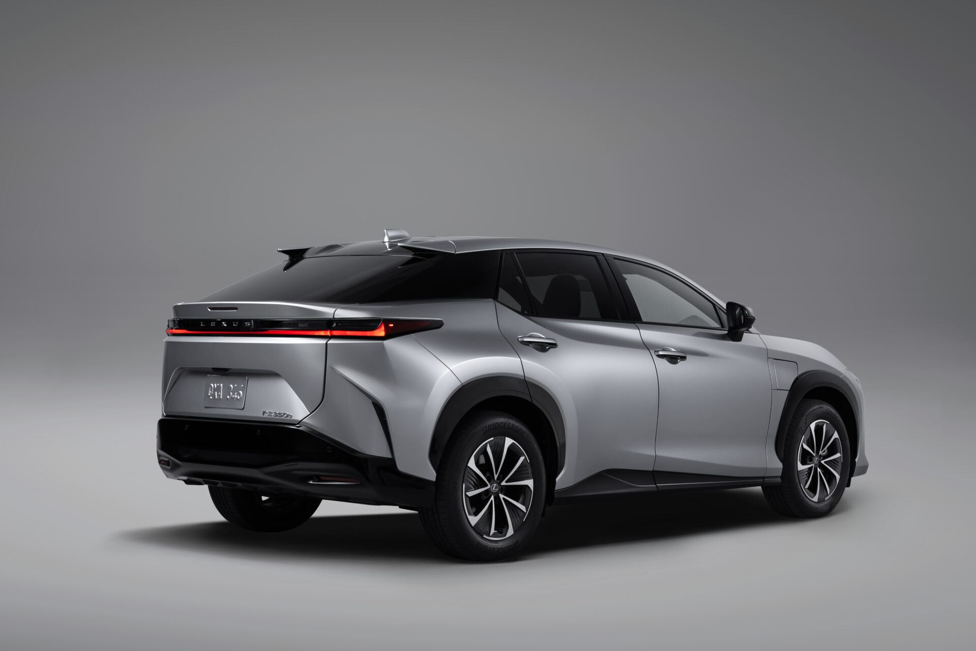 Trasera de un Lexus RZ 350e 2026