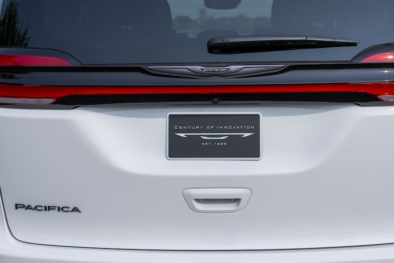 Chrysler Pacifica 100th Anniversary Edition 2026