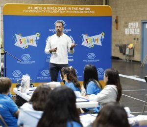 Genesis con el Boys & Girls Club de Huntington Valley