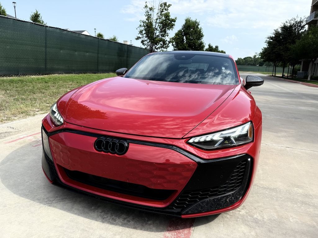 Frontal de un Audi RS e-tron GT Performance 2025
