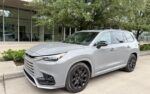 Frontal 3/4 de un Lexus TX 350 F Sport Handling AWD 2025
