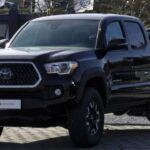 El Toyota Tacoma ha ganado su reputación como uno de los camiones más confiables gracias a su construcción robusta y su impresionante capacidad de off-road. Con un historial comprobado de durabilidad y fiabilidad, la Tacoma es una elección popular entre los amantes de la aventura y los trabajadores que necesitan un vehículo resistente. Este modelo es conocido por su capacidad para soportar años de uso intenso, con pocos problemas reportados a lo largo de su vida útil.

Motivo de fiabilidad: Diseño robusto y confiabilidad a largo plazo.

Destacado: Ideal para trabajos pesados y aventuras off-road.