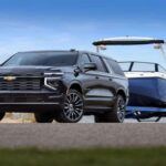 El Chevrolet Suburban, aunque no lidera en fiabilidad, ha demostrado una notable longevidad a lo largo de los años. Según datos de 2017, más del 5% de sus modelos superaron las 200.000 millas, y un 0.2% llegó a superar las 300.000 millas. Estos números reflejan su capacidad de resistencia y su durabilidad, factores que lo convierten en una opción confiable para aquellos que buscan un SUV de gran tamaño con un rendimiento duradero.

La estructura robusta del Suburban, combinada con su espaciosa capacidad de carga, lo hace ideal para familias y para aquellos que necesitan un vehículo capaz de enfrentarse a kilómetros y kilómetros sin perder fuerza. Su capacidad de remolque y comodidad también juegan un papel importante en su popularidad.